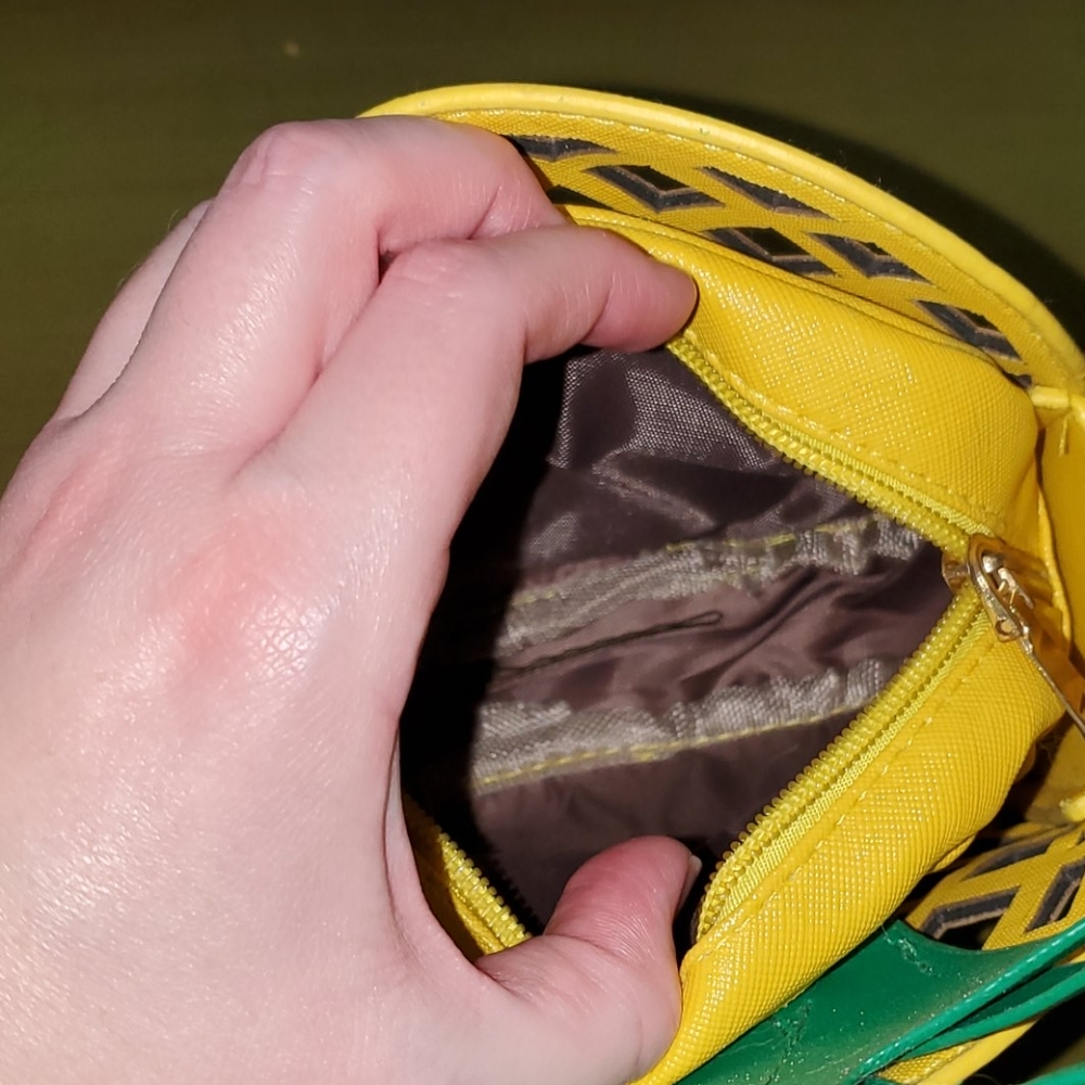 Pineapple Purse like new - Picture 3 of 5